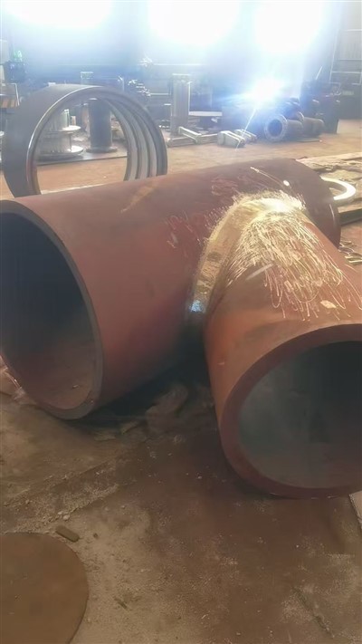 711 × 610 × 52 موٹی- دیوار والے کاربن اسٹیل ویلڈیڈ Y - ٹائپ ٹی