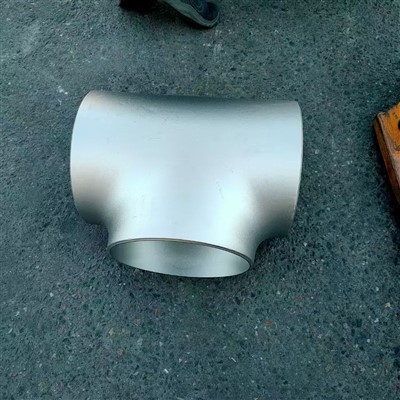 ASME B16.9 کاربن اسٹیل 18 انچ ٹی